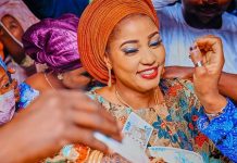 KAYYATATTUN HOTUNA DAGA WAJAN SHAGALIN BIKIN YAR FITTACCIYAR JARUMAR KANNYWOOD HAFSAT BARAUNIYA