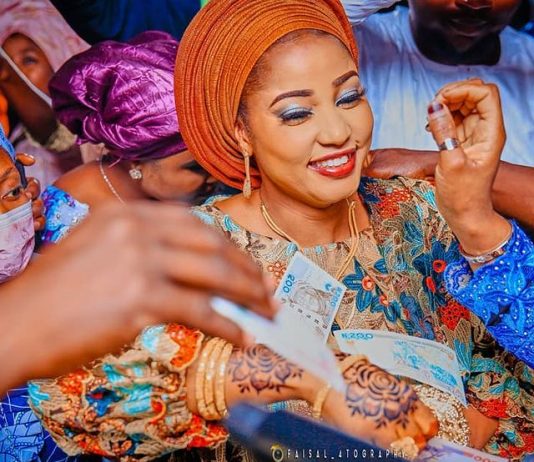 KAYYATATTUN HOTUNA DAGA WAJAN SHAGALIN BIKIN YAR FITTACCIYAR JARUMAR KANNYWOOD HAFSAT BARAUNIYA