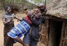 Kabilar Afrika Da Namiji Yake Satar Mace Domin Aurenta