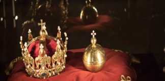 kasashe shida a Duniya Masu yin mulkin Sarauta maimakon Dimokuradiyya