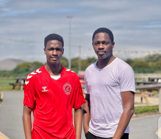Jarumi Ali Nuhu Ya wallafa Sabon Hoton Dan Sa, Ahmad A Yayin Da Yake Shirin Wasan Kwallon Kafa A Kasar Ingila
