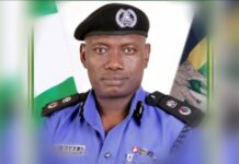 A FAKE DOCTOR IN DISGUISE ARESTED BY THE MEN OF THE NIGERIAN POLICE FORCE IN ABUJA.