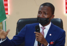 DA DUMI-DUMIN SA.KOTU TA AIKA DA SHUGABAN HUKUMAR EFCC ABDULRASHEED BAWA GIDAN YARI BISA LAIFIN CIN MUTUNCI.