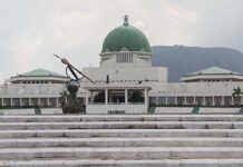 Majalisar dattawa ta yi aiki da sabon umarnin Shugaban Majalisar Dattawa, inda ta umarci CNA mai barin gado da ya mika wa CNA riko a ranar 5 ga Disamba.