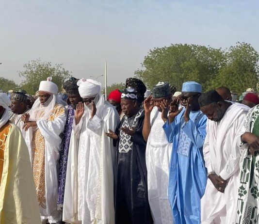 Mai Martaba Sarkin Kano, Gwamna Ganduje, Sanata Shekarau, Da Sauransu Sun Halarci Sallar Jana’izar Dan kasuwar Kano, Sani Dahiru Yakasai.