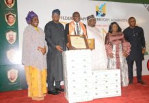 Sakataren din din din Mista Olusade ya yi kira ga ma’aikata da su rike gaskiya da amana wurin aiwatar da aiki.