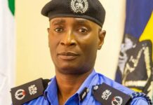 An Cafke wasu matasa biyu da suka kware wajen satan kudade daga kwastomomin Bankin UBA.