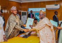 Gwamnan Jihar Zamfara ya rantsar da kwamishinonin sa a jiya Talata 15 ga watan Agusta.