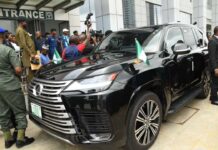 Nyesom Wike ya kalubalanci cewa motar kirar Lexus LX300 da yake anfani da ita na da kariya daga alburusai.