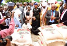 Gwamnatin tarayya ta fara rabon kayayyakin abinci iri-iri ga mazauna yankuna shida na babban birnin tarayya Abuja.