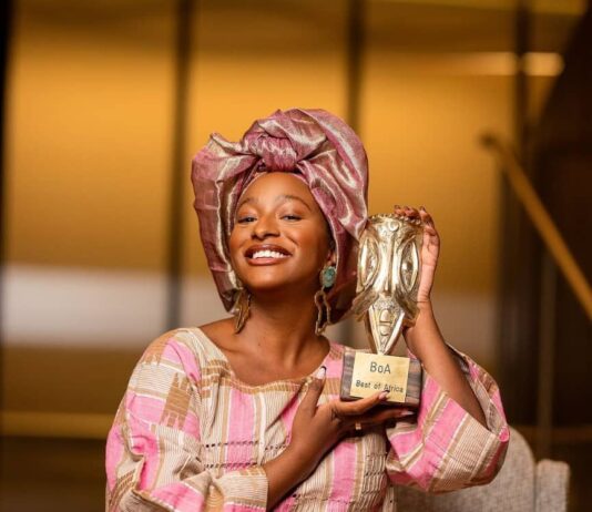 Mawaƙiya DJ Cuppy ta karɓi lambar yabo don taimakon jama’a, ta ba da jawabi